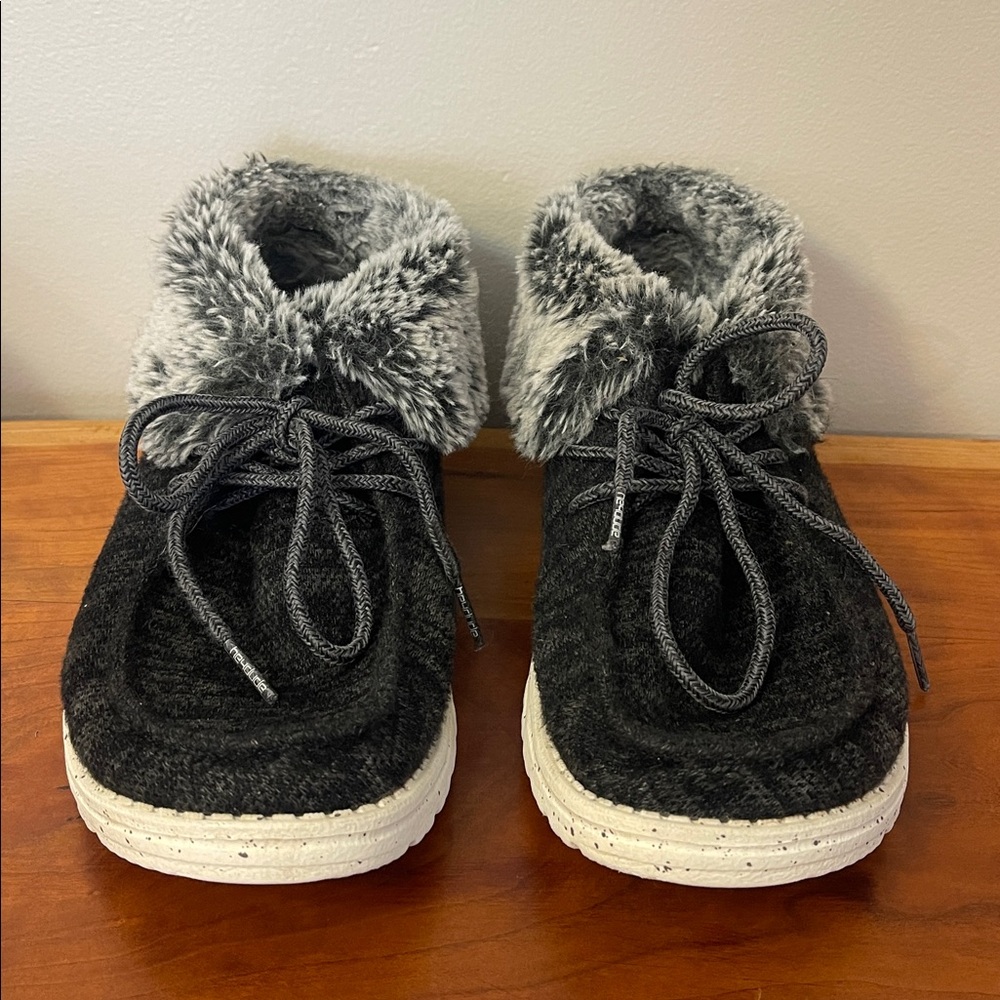 Hey Dude Britt Black Faux Fur Lined Bootie Shoes Womens Size 7 - Picture 3 of 9